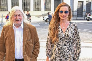 Létá v oblacích i po osmdesátce: František Ringo Čech se pochlubil o 37 let mladší pilotkou